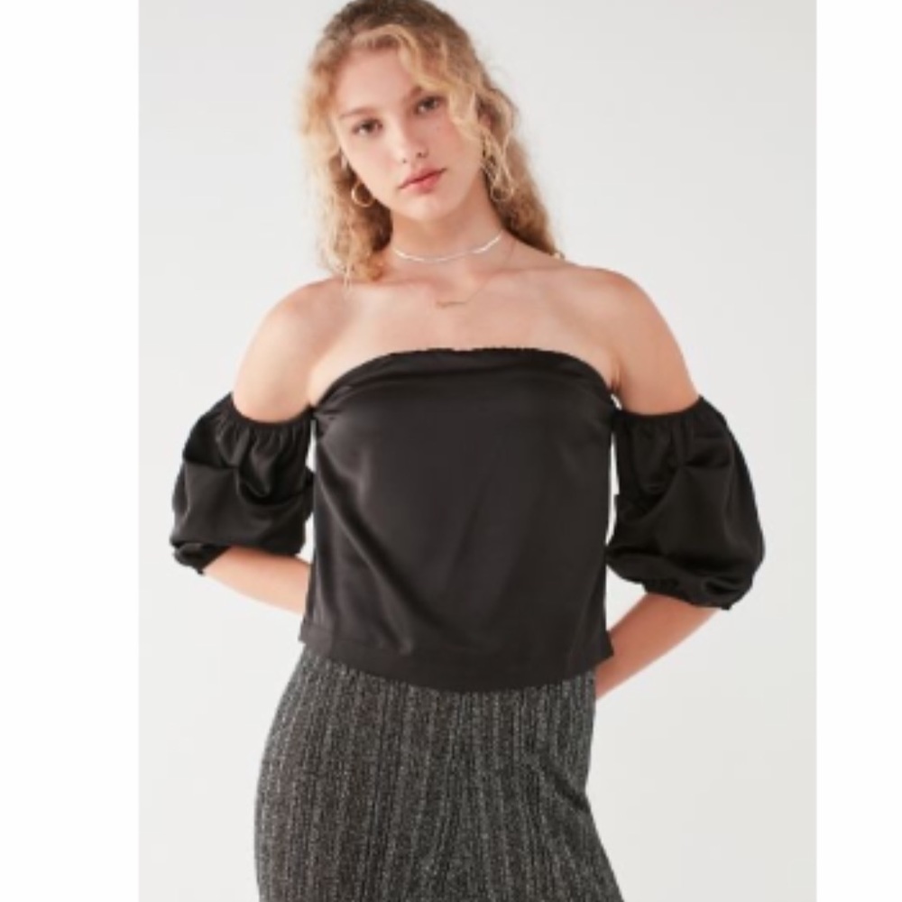 Nwt urban outfitters off the shoulder blouse m